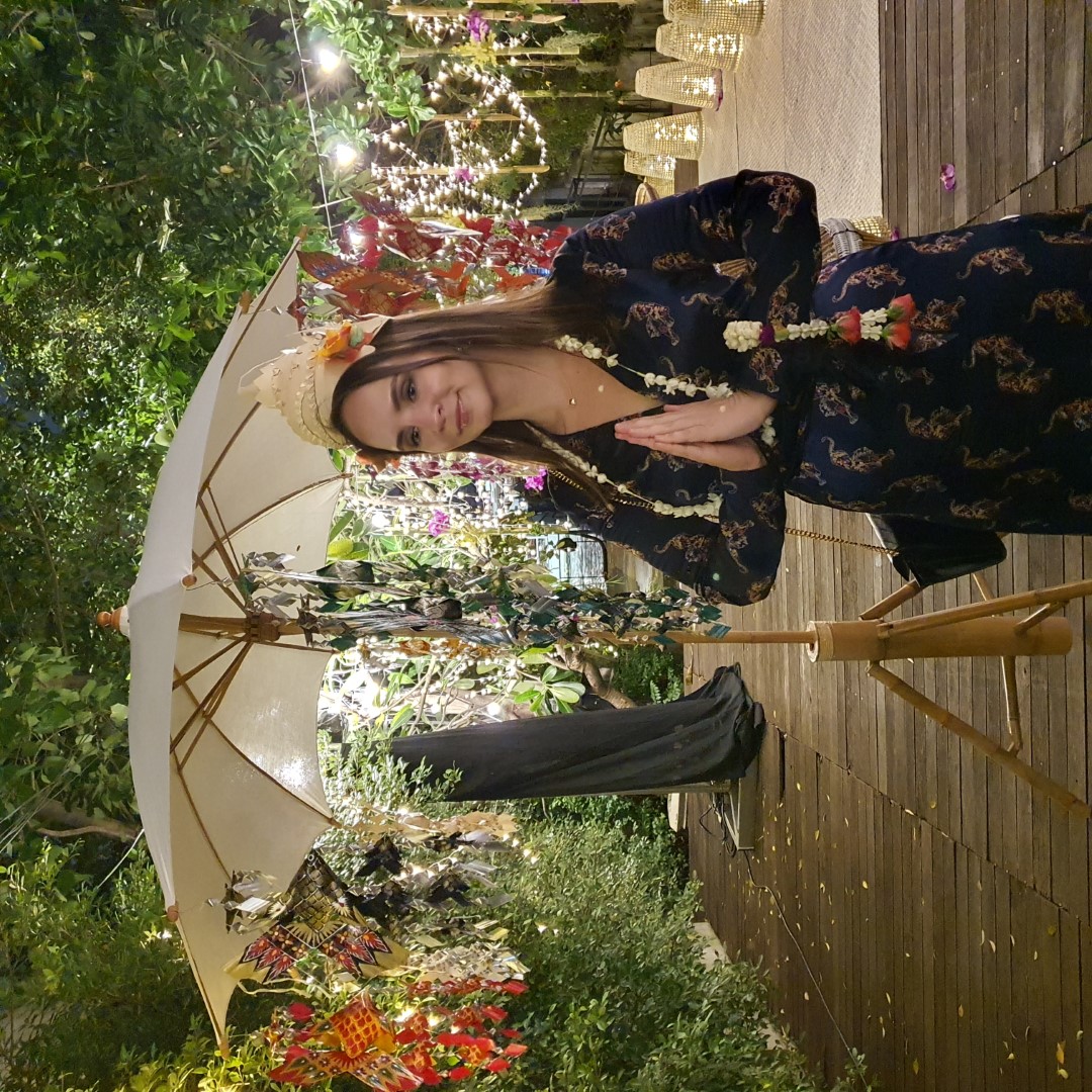 สาธิตการสานปลาตะเพียนไทย,เพ้นท์ร่ม,แกะสลักผลไม้ The Never Ending Summer Charoen Nakhon